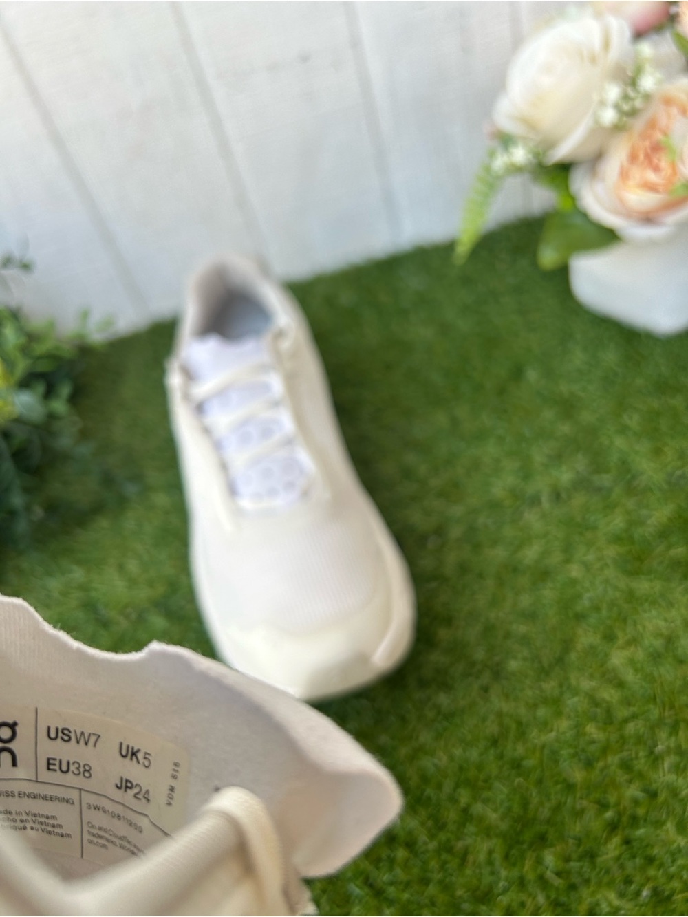 On Running Cloudmonster Void women Sneakers —White | White Sz 7 gently used
$170 - Picture 15 of 16